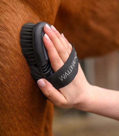 Flexibilná kefa na srsť, mäkké syntetické štetiny